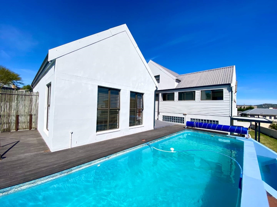 7 Bedroom Property for Sale in Myburgh Park Western Cape